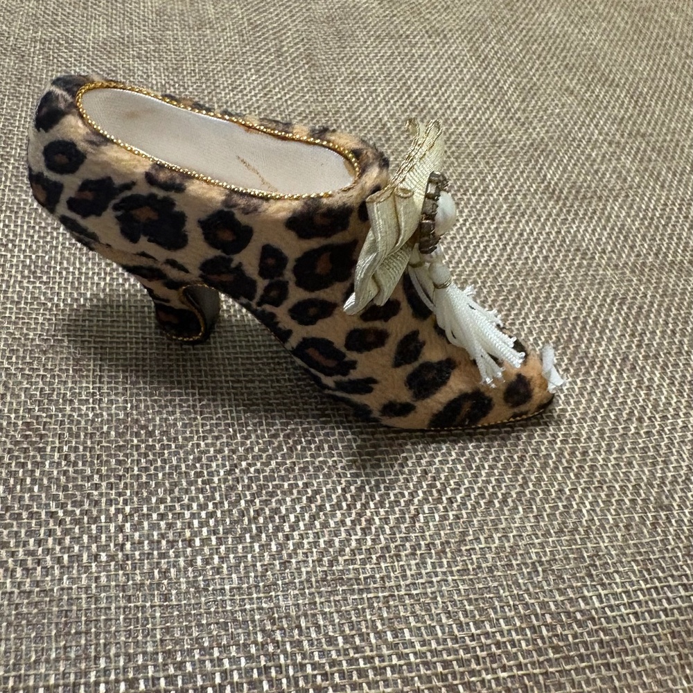 Gift Link Shoe- 1999 Leopard Bow- #1110